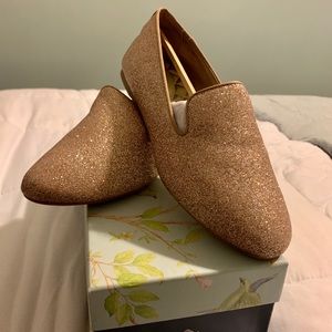 Brand new in box Birdies Flats- gold dust size 7